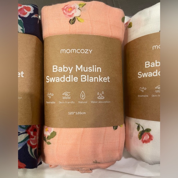 Momcozy Floral Baby Muslin Swaddle Blanket Set - Peach, White, and Navy - Picture 5 of 7